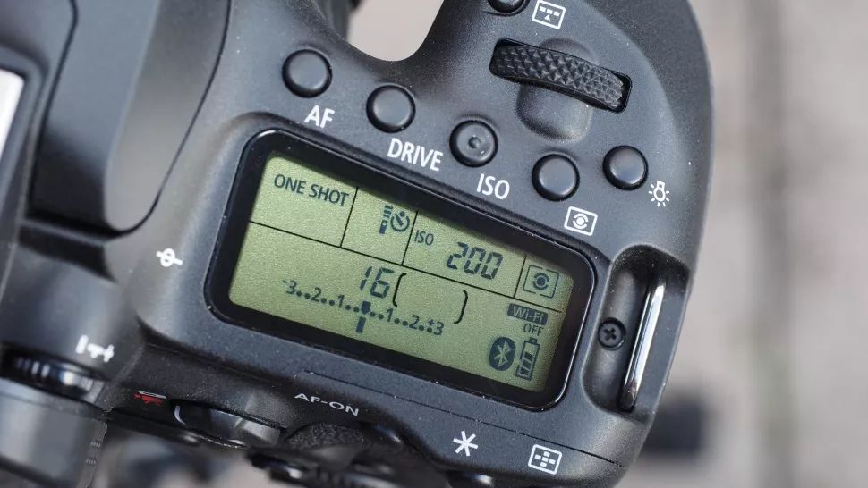 بررسی مشخصات فنی ، قیمت و خرید دوربین ۹۰D