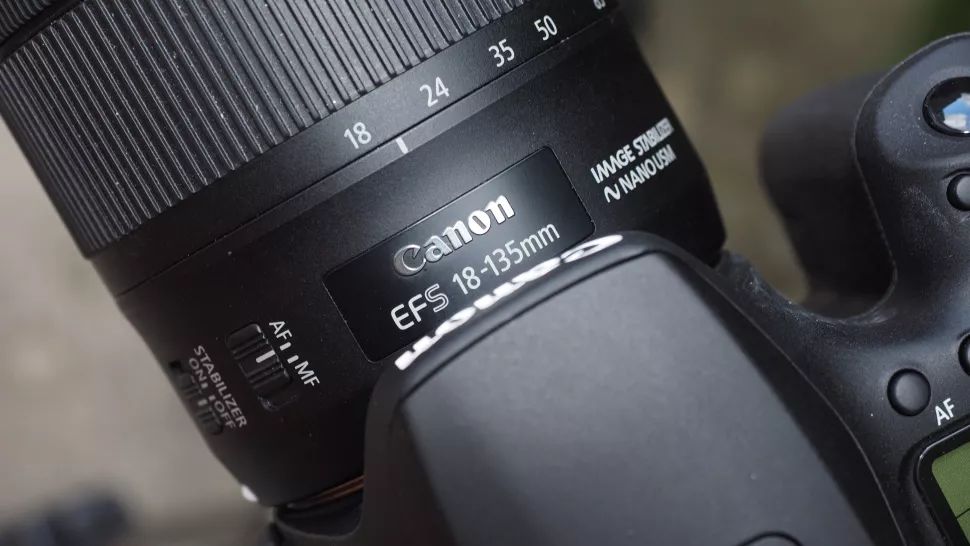 دوربین عکاسی کانن Canon 90D بدنه در دوربین استور