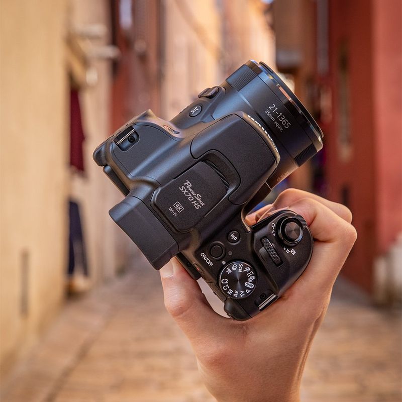 دوربین پاورشات SX70 HS با ظاهر DSLR و سایز کامپکت و لنز فیکس